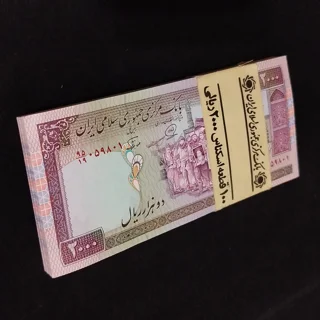 بسته اسکناس ۲۰۰۰ ریالی تظاهرات محمد خان نوربخش
